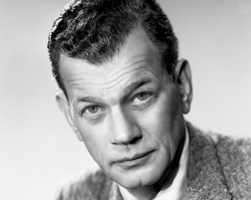 Joseph Cotten, looking charming and sinister.