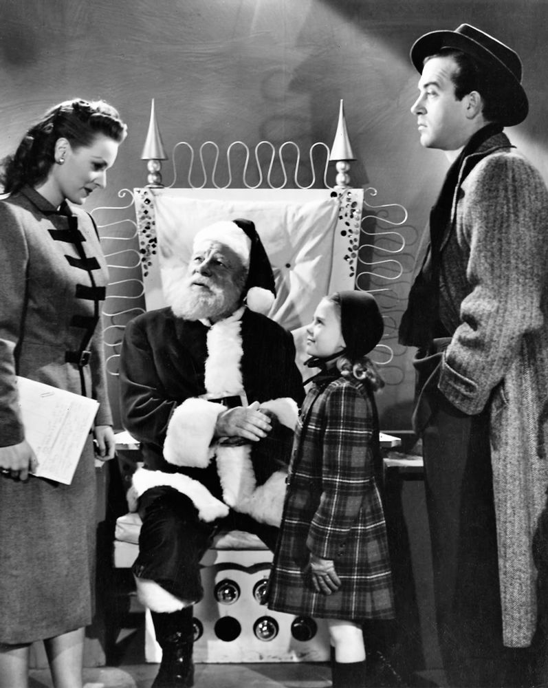 Maureen O'Hara, Edmund Gwenn, Natalie Wood, and John Payne in a publicity photo for MIRACLE ON 34TH STREET (1947). 
