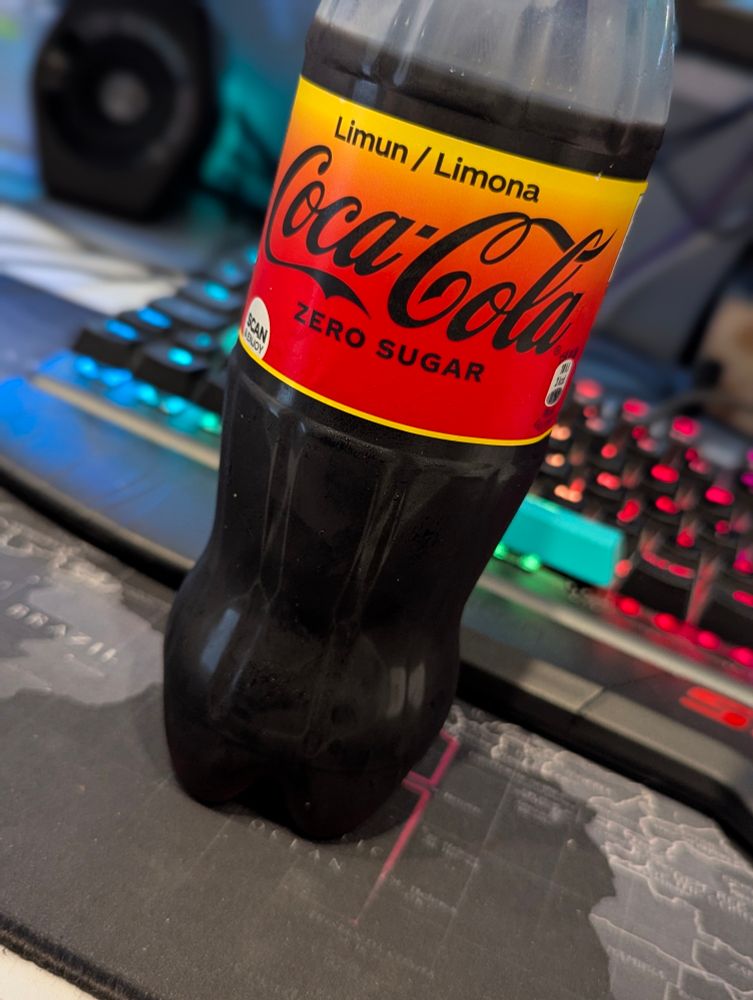 New Coke Zero lemon flavour 500ml contour bottle with yellow and red label in Croatian language 