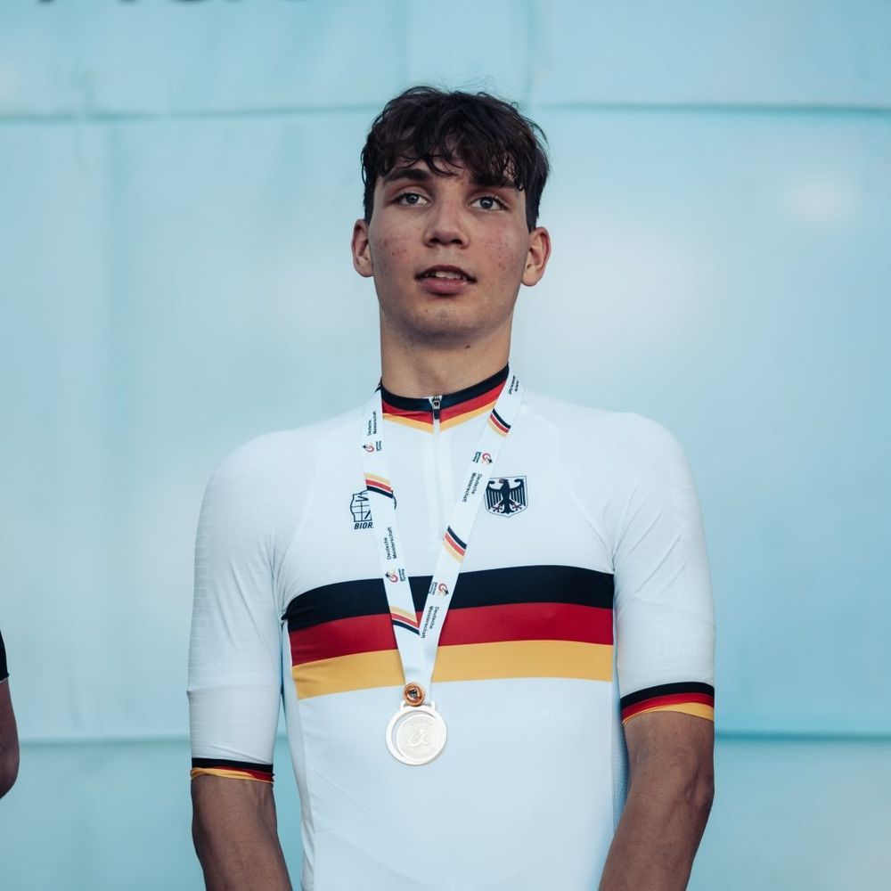 Picture of Hugo Esch after winning the Junior German ITT National Championships and wearing his national champs jersey. He was announced as a new signing for Rembe rad-net in 2026.