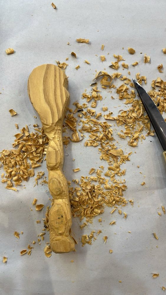 The back of a Mulberry spoon with a wiggly handle, and circular grain pattern