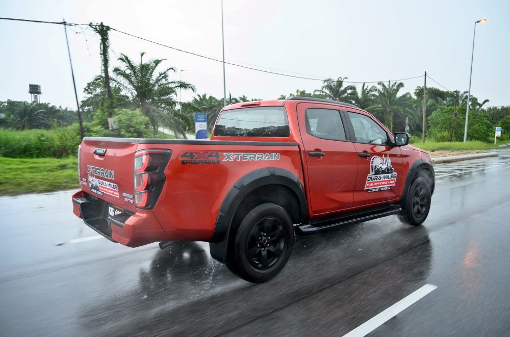 Isuzu D-MAX does 2,000 kms on a single tank of fuel!