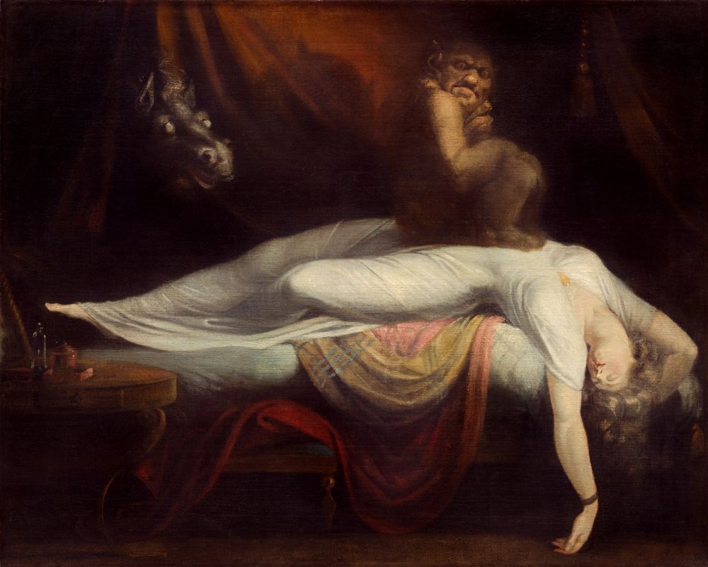 Tableau de Johann Heinrich Füssli représentant une femme en robe de satin blanc, endormie sur un lit, la tête et les bras dépassant du lit, tombant vers le sol (à droite de la représentation). Une petite créature à la peau sombre et à l'air de démon est assise sur sa poitrine. Au second plan, à gauche, la tête d'un cheval à l'aspect fantomatique émerge de derrière des rideaux rouges.