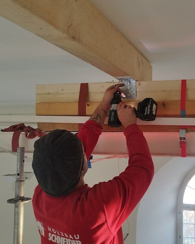 One of our archaeology students trained as a carpenter for years and is pictured securing the beam to transversal steel girders.