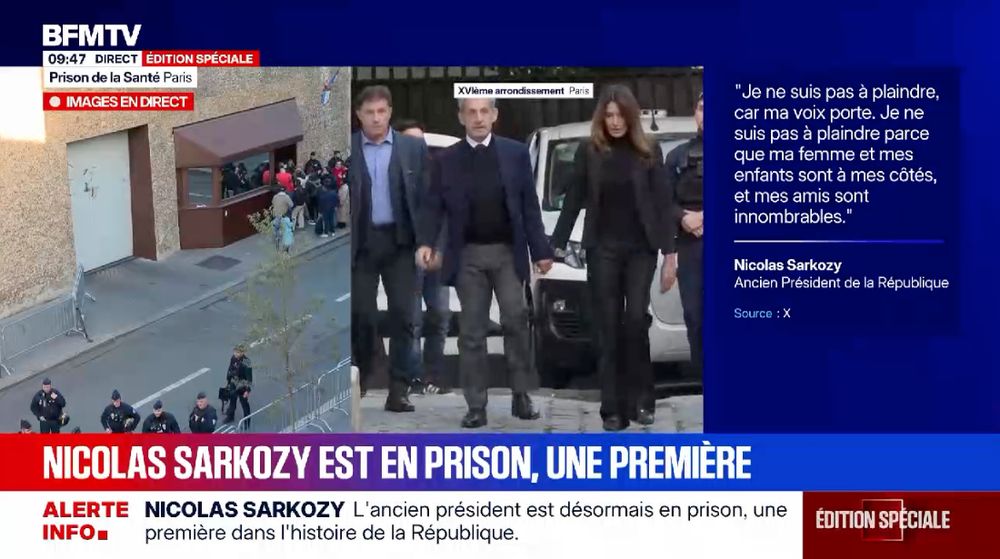 Sur l'écran de BFMTV, image de l'entrée de la prison de la Santé, rediffusion de la sortie de Nicolas Sarkozy et Carla Bruni de leur domicile, verbatim de Nicolas Sarkozy.