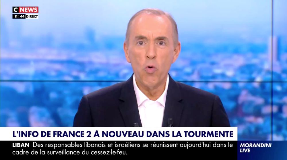 Capture d'écran de CNews. Jean-Marc Morandini lance un débat titré (bandeau) : “L’info de France 2 à nouveau dans la tourmente.”
