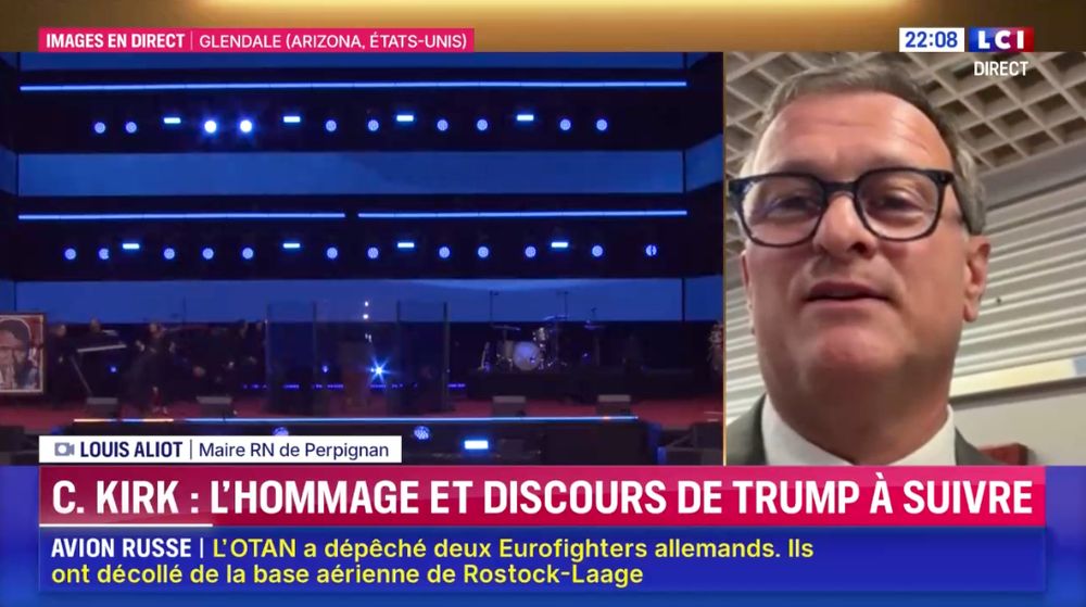 Capture d’écran de LCI : images en direct de l'hommage à Charlie Kirk commenté par Louis Aliot (RN), avec le bandeau “Discours de Trump à suivre”.