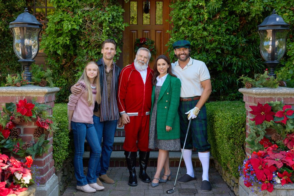 "She’s Making A List", starring Lacey Chabert and Andrew Walker, premieres on Hallmark Channel TONIGHT at 8pm/7c—part of #CountdownToChristmas! 🎄🎅🏼

Read more about Hallmark's merriest lineup at https://bit.ly/48CoCZE!

#StayMerry #ShesMakingAList