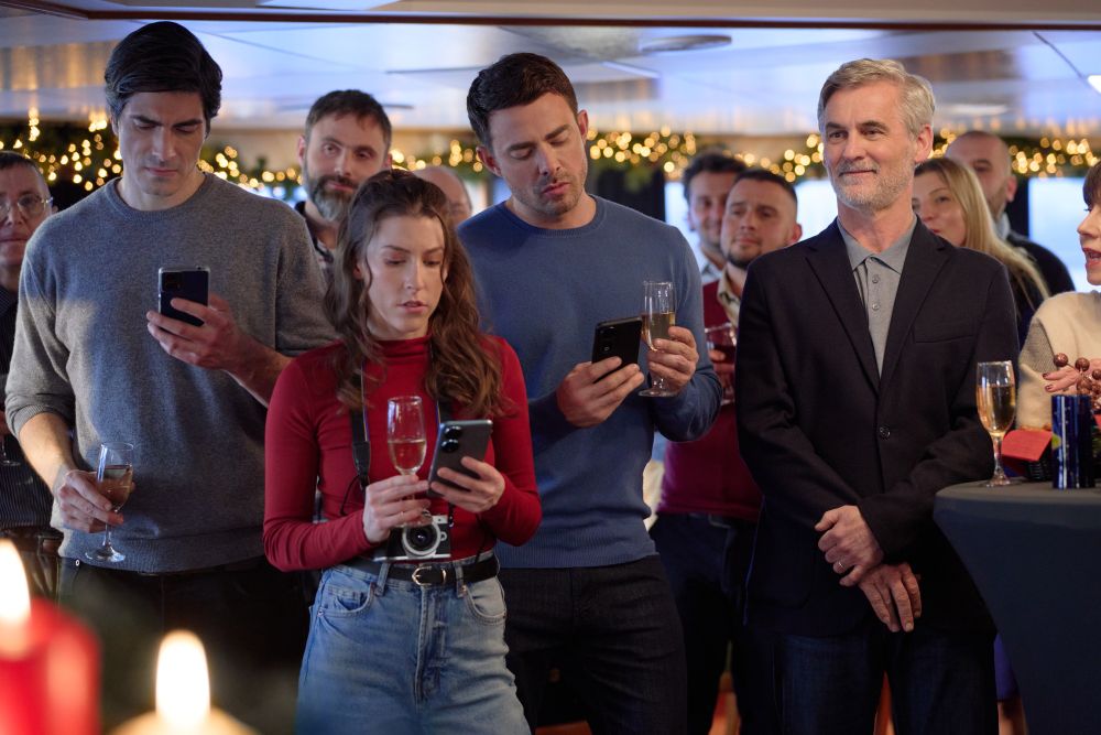 "A Keller Christmas Vacation", starring Jonathan Bennett, Brandon Routh and Eden Sher, premieres on #HallmarkChannel TONIGHT at 8pm/7c—part of #CountdownToChristmas! 🎄

Read more about Hallmark's merriest lineup at https://bit.ly/48CoCZE!

#StayMerry #AKellerChristmasVacation 