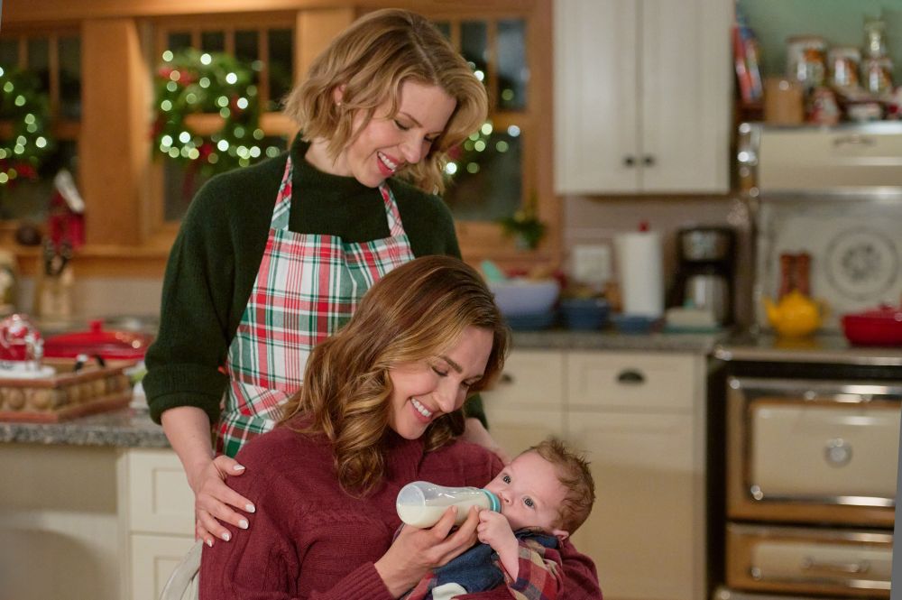 "The Christmas Baby", starring Ali Liebert, Katherine Barrell and Barbara Niven, premieres on #HallmarkChannel TONIGHT at 8pm/7c—part of #CountdownToChristmas! 🎄

Read more about Hallmark's merriest lineup at http://bit.ly/48CoCZE!

#StayMerry #TheChristmasBaby