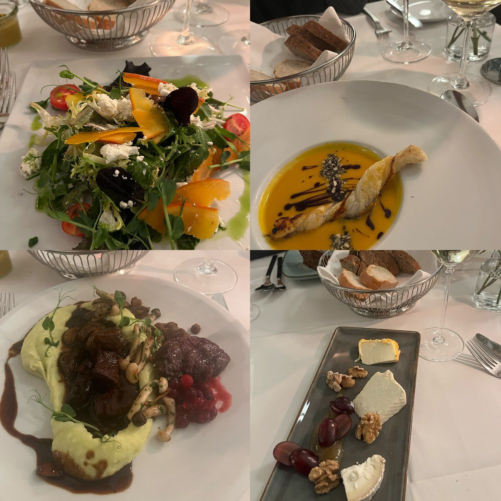 Wildsalat mit Feta und eingelegtem Kürbis, Kürbiscremesuppemit gerösteten Kürbiskernen und Käsestange, Wildragout mit gebratener Rehleber, Cranberries, Maronen und Kartoffel-Lauch-Pürree, Rohmilchkäse, Doppio (nicht im Bild)