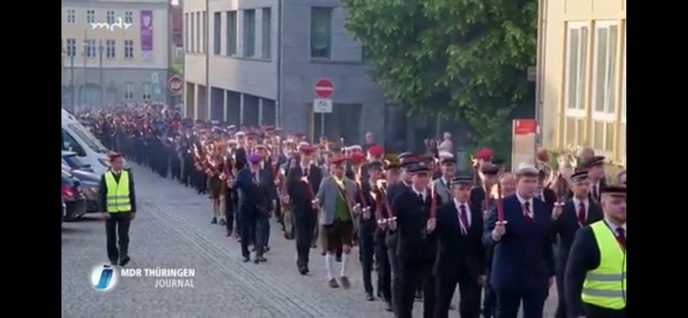 Burschenschaftler mit Fakeln