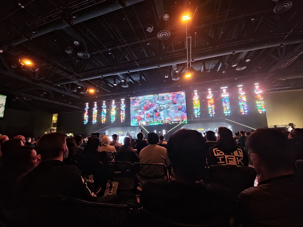 Screen and audience of a DotA2 major