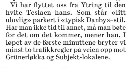 Faksimile frå Dagsavisen: "Vi har flyttet oss fra Ytring til den hvite Teslaen hans. Som står "litt ulovlig" parkert i "typisk Danby"-stil. Har man ikke tid til annet, må man bøte for det om det kommer, mener han. I løpet av de første minuttene bryter vi minst to trafikkregler på veien opp mot Grünerløkka og Subjekt-lokalene.