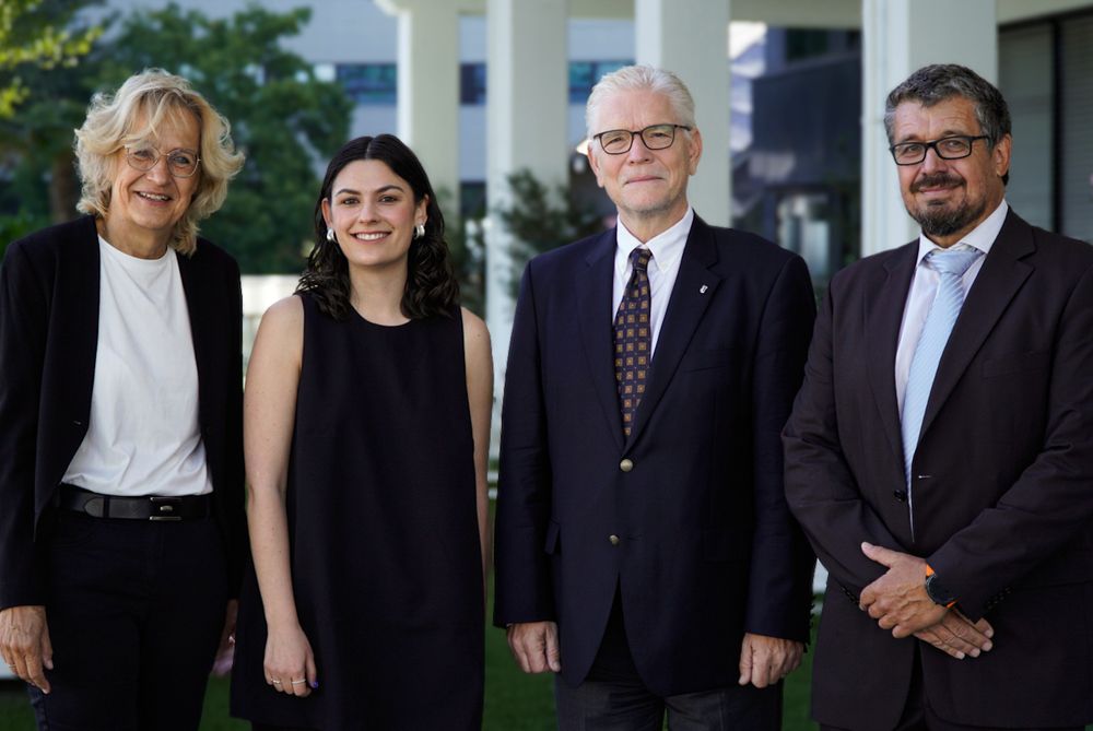 Philippa Meiser erhält den Otto-Westphal-Promotionspreis 2025

Gruppenfoto von links nach rechts:
Laudatorin: Prof. Dr. Friederike Berberich-Siebelt, Preisträgerin: Philippa Meiser, Prof. Dr. Hansjörg Schild (Präsident der DGfI), Andreas Merkelt (Biotest Austria)
