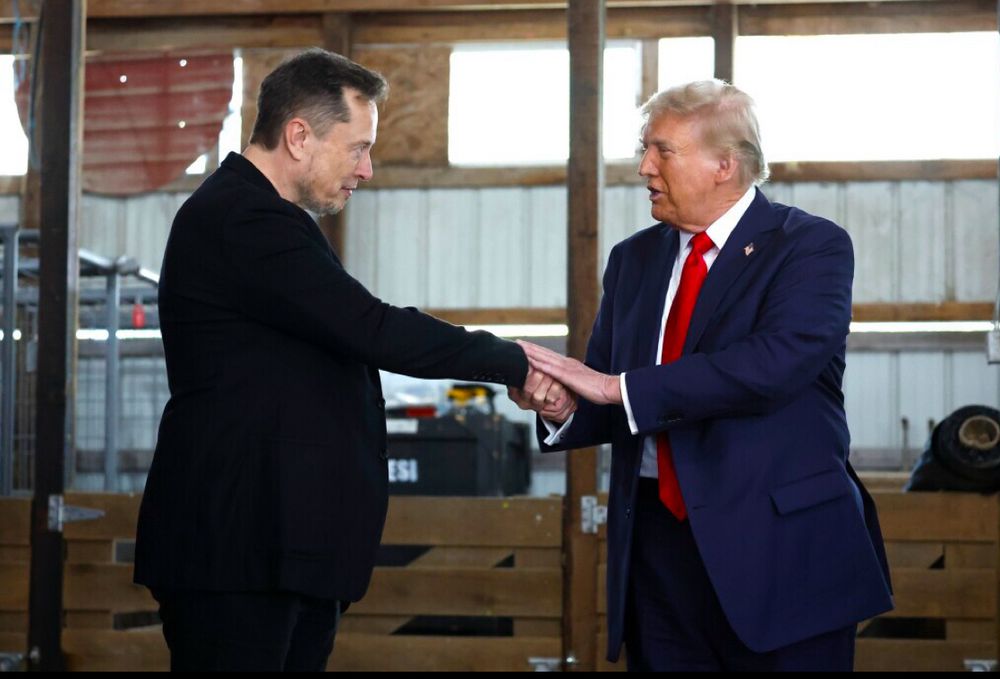 6’1” Elon Musk shakes hand of 6’3” Donald Trump