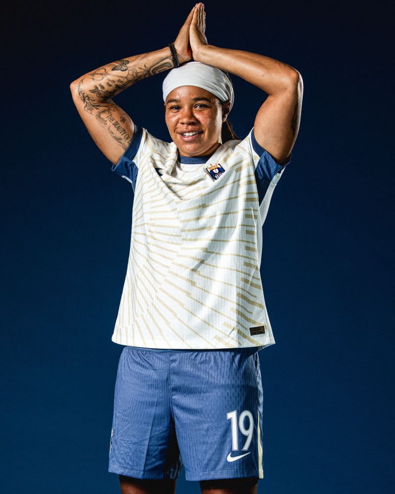 Mia Fishel in the Reign FC kit.