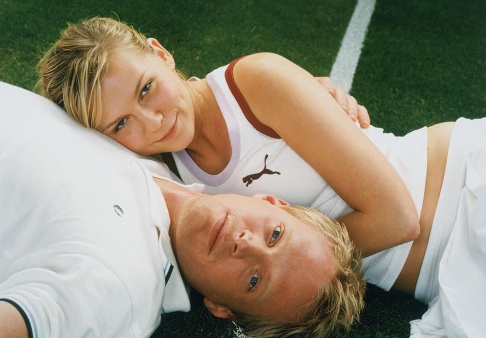 Kirsten Dunst and Paul Bettany get cosy in Wimbledon (2004)