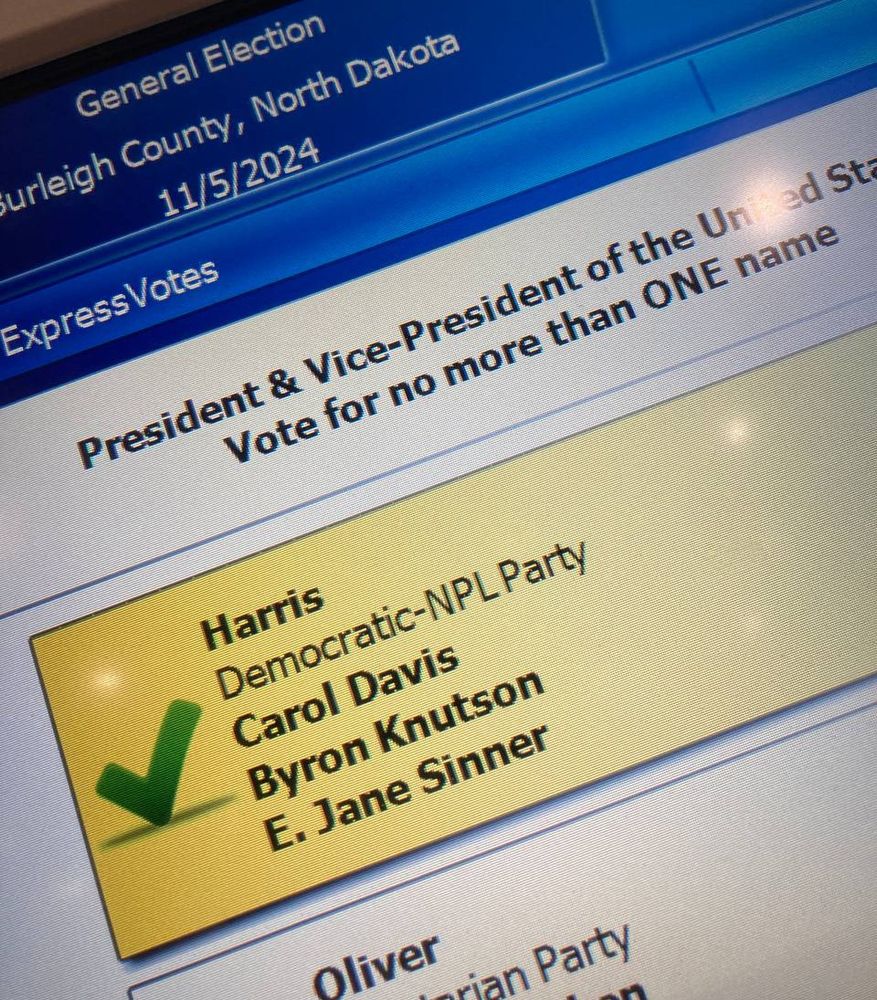 ND voting machine that displays a vote for Harris.