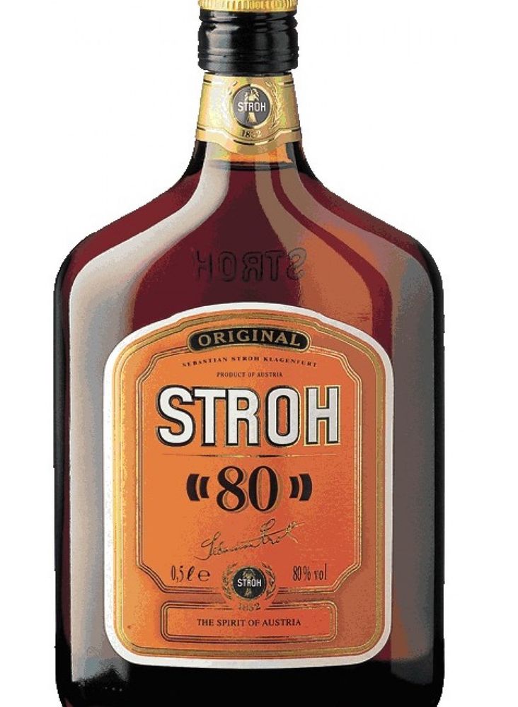 Flasche mit brauner Flüssigkeit. "Stroh 80"