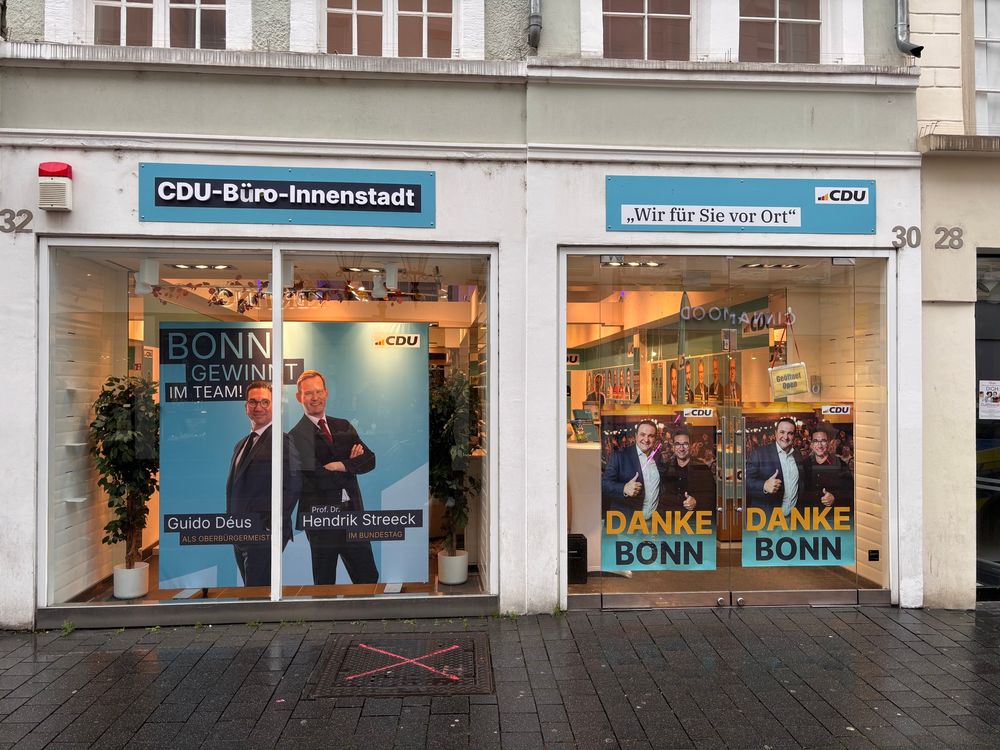 Foto des CDU Büro in Bonn - gewohnt Plakate zu sehen, ausschließlich mit Männern. 