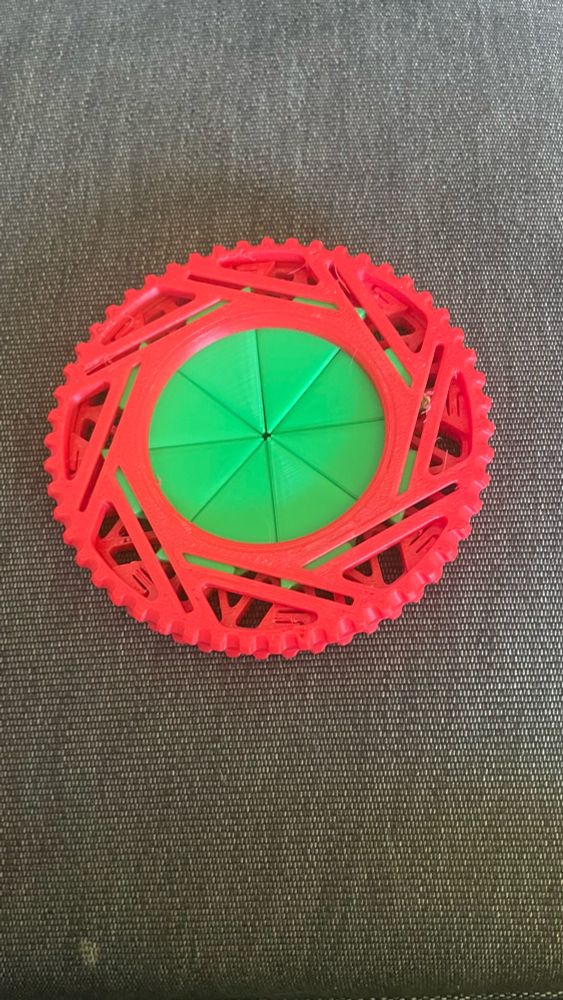 Fidget Iris in closed position 