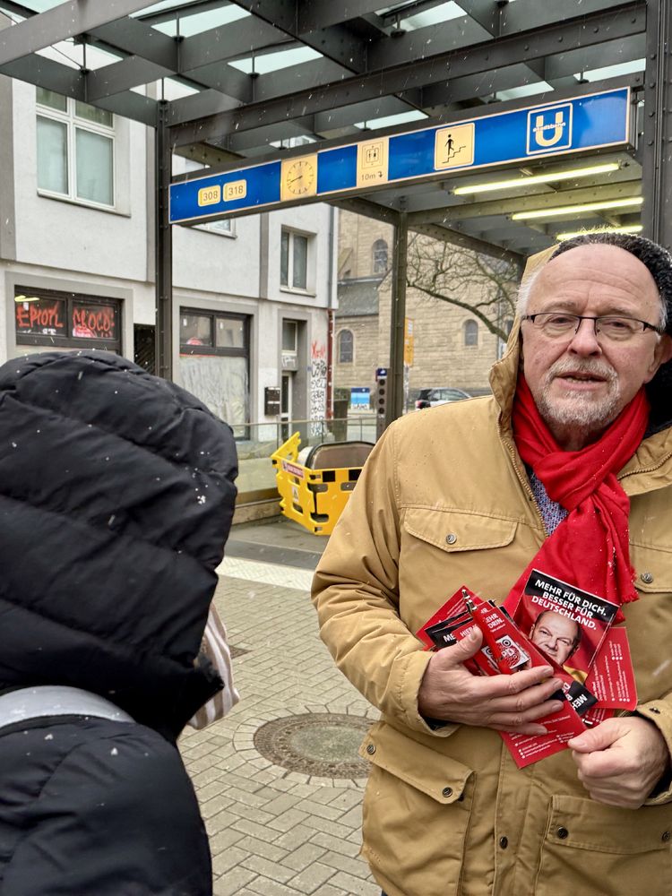 Axel Schäfer im Gespräch beim Wahlkampf