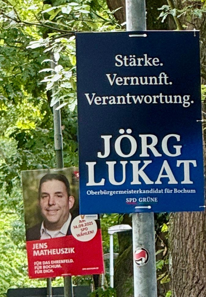 Plakate von Jörg Lukat (Kandidat für das Amt des Oberbürgermeisters der Stadt Bochum) und Jens Matheuszik (Kandidat der SPD für den Ratswahlkreis Ehrenfeld in Bochum)