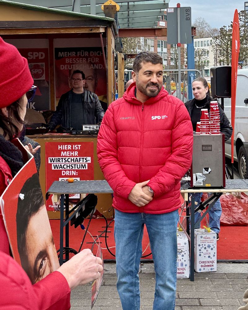 Wahlkampf der SPD am zentralen Infostand in Bochum für Serdar Yüksel