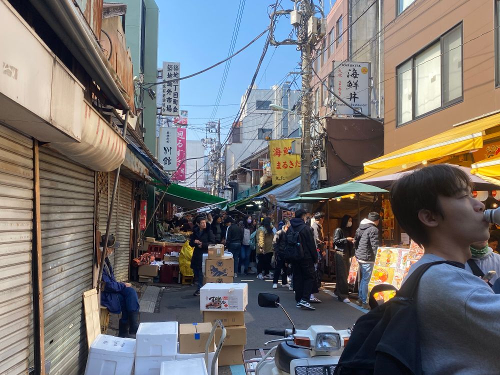Street in Tsukiji fish market 