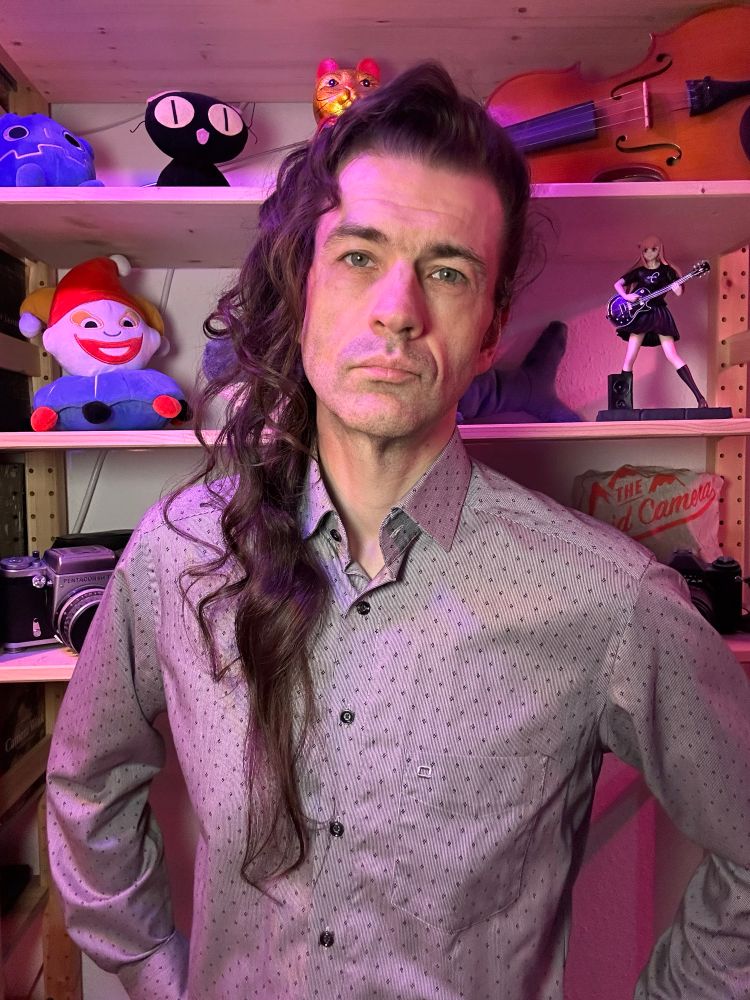 Some middle aged white dude with hair that has been growing for 1657 days 