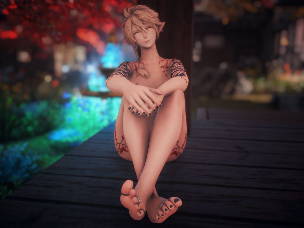 Elf Azzy gleefully smiling in the nude!
