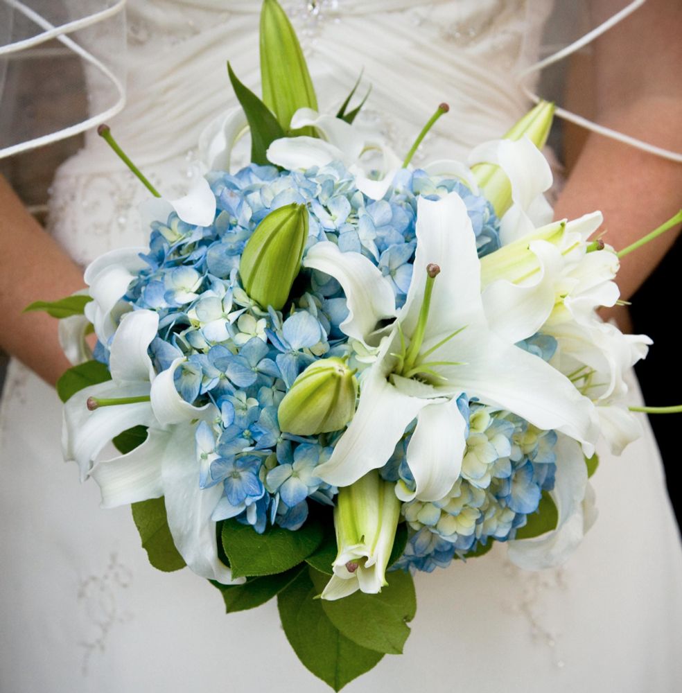 bouquet with white lilies and blue forget-me-not