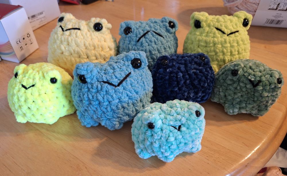 Crochet colorful frogs