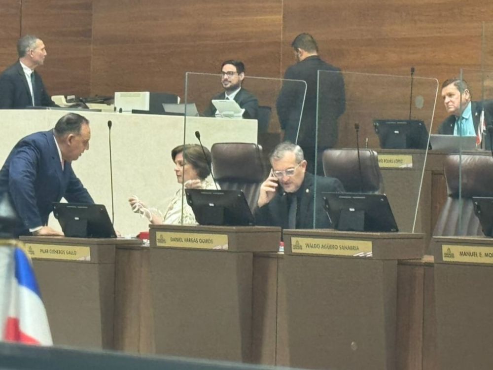 Diputados explotan contra vía rápida de jornadas 4-3 por entrabamiento del plenario