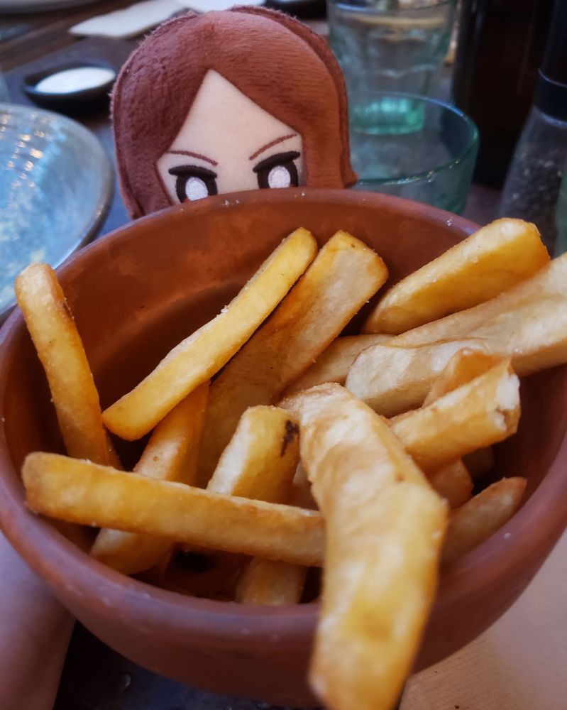 Tatsuya peering a little higher over the pot of fries. Now his eyes are mostly in view, giving him a sneaky aura.