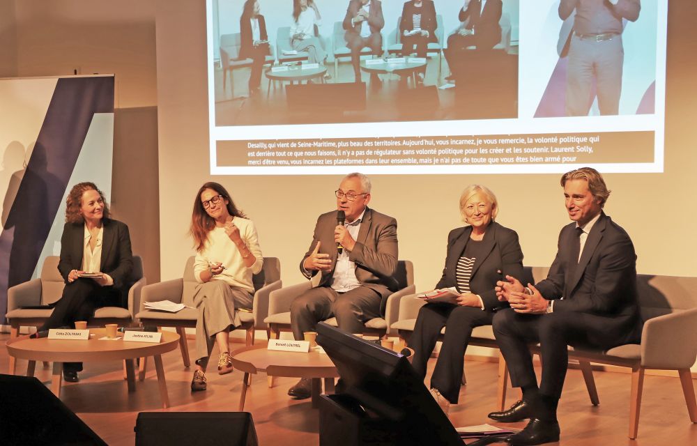 Table-ronde lors de l'événement "Mineurs en ligne", organisé par l'Arcom à l’INHA (Institut national d’histoire de l’art)