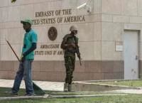 Photo of Kenyan policeman and Haitian worker outside the US Embassy in Haiti