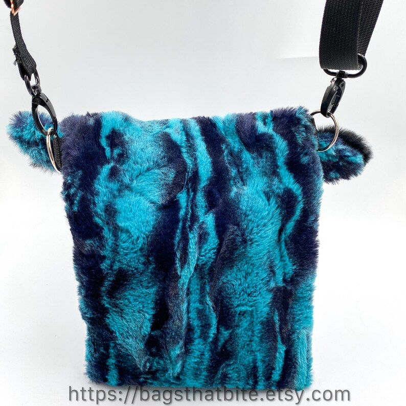 Back view of bag. 