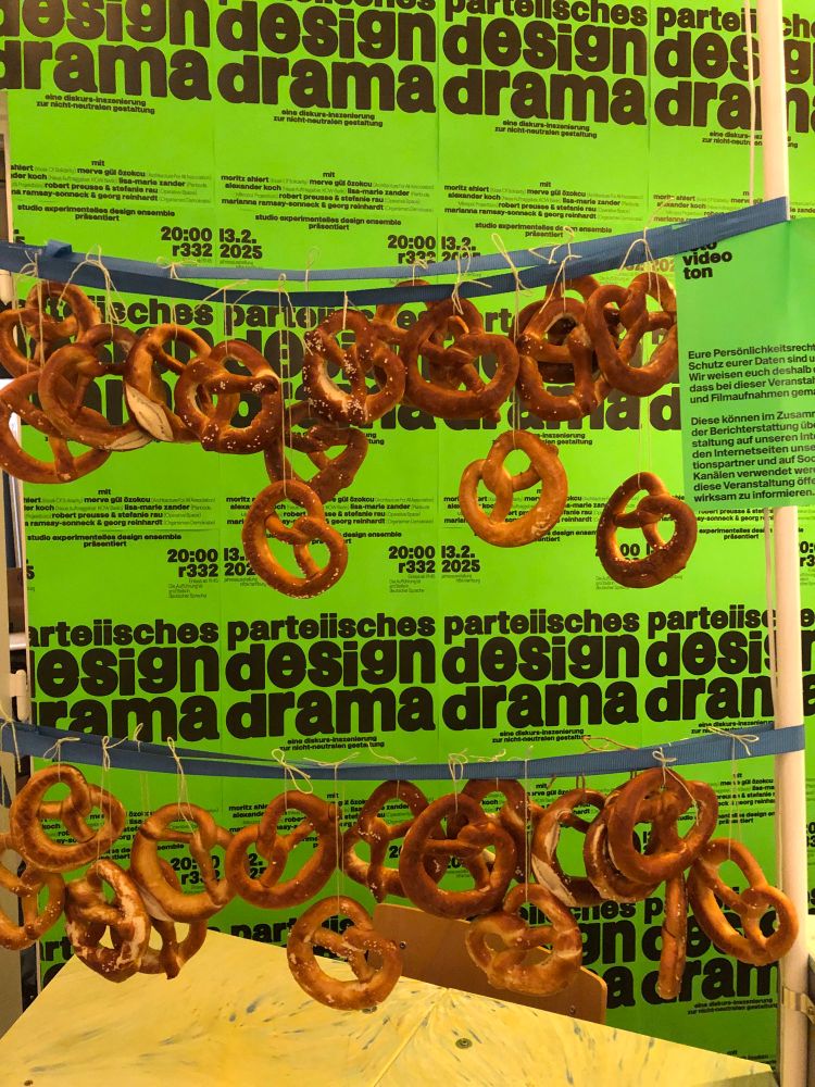 Pretzels and gordian knots of design
