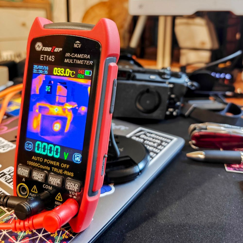 Thermal camera showing a stable 33°C around the cooler for an extended duration.