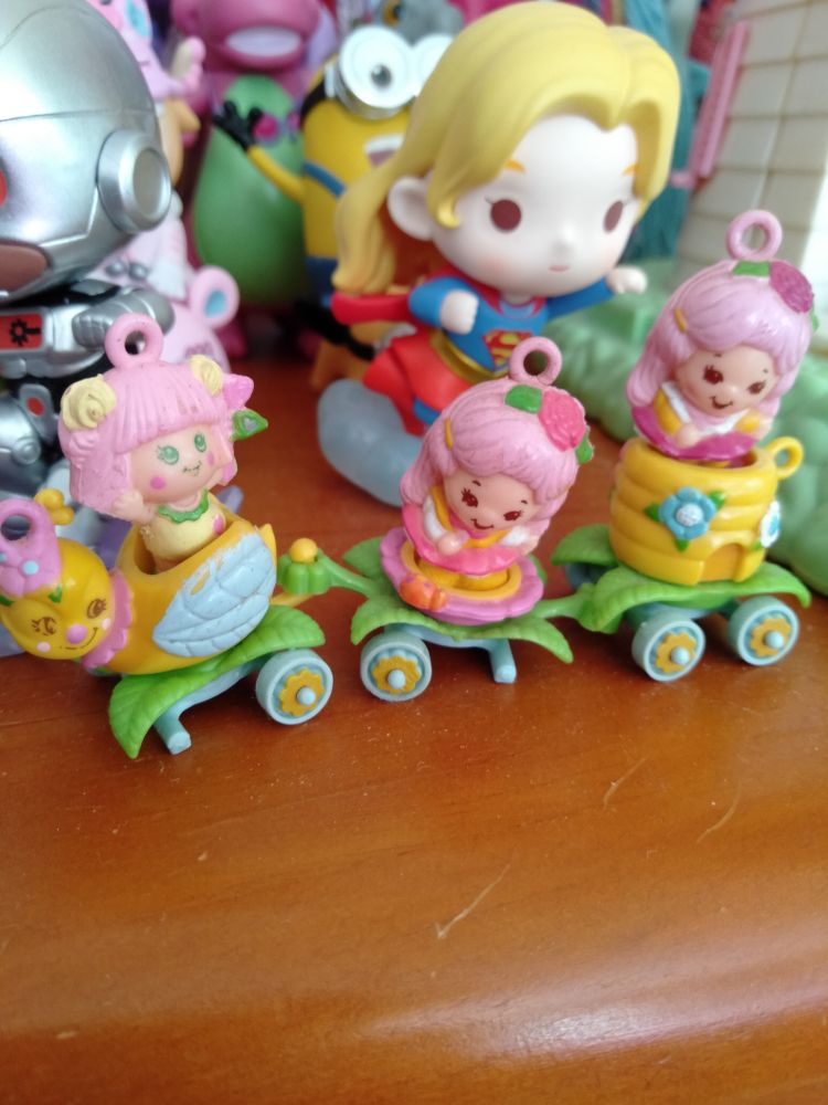 The Honey Bee Train with Sweet Bea and the twins Hunnybunch and Sunnybunch.