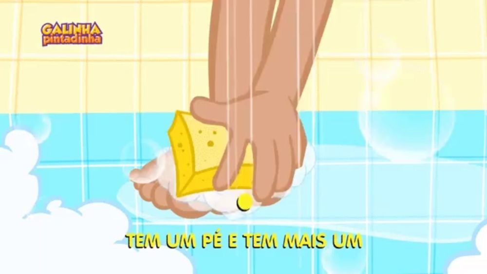 a cartoon drawing of a person washing their feet with the words tem um pe e tem mais um