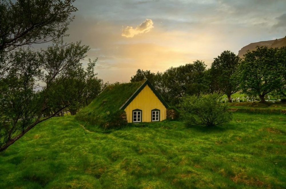 L'église Hofskirkja, la seule église avec un toit en herbe - 2Tout2Rien