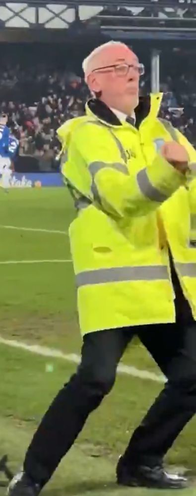 Still image from a video showing an absolute LEGEND of a Match Steward celebrating James Tarkowski’s 90+8’ equalizer in the final Merseyside Derby at Goodison Park. 