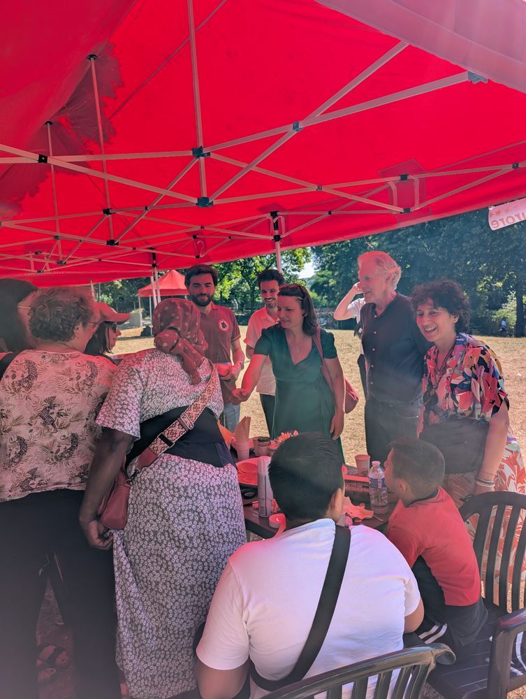 Eva Sas et Eric Pliez à la fête de quartier de la Tour du Pin