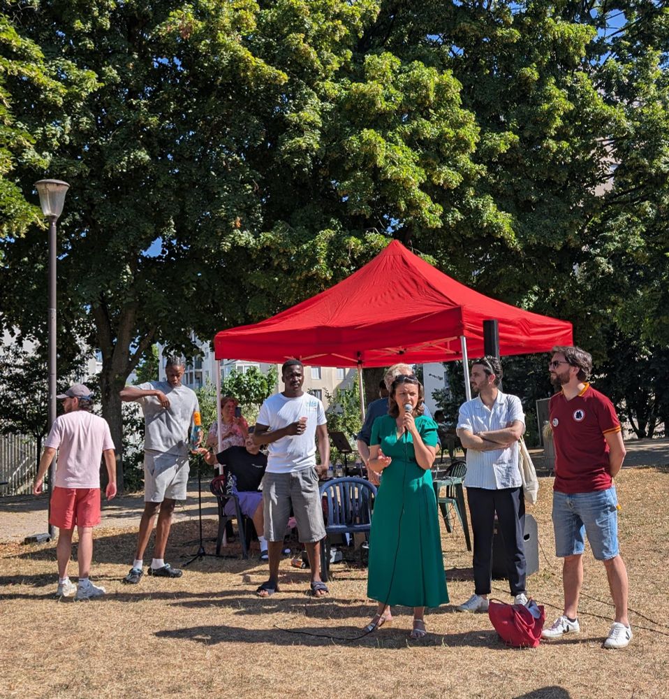 Eva Sas s'exprime à la fête de quartier de la Tour du Pin