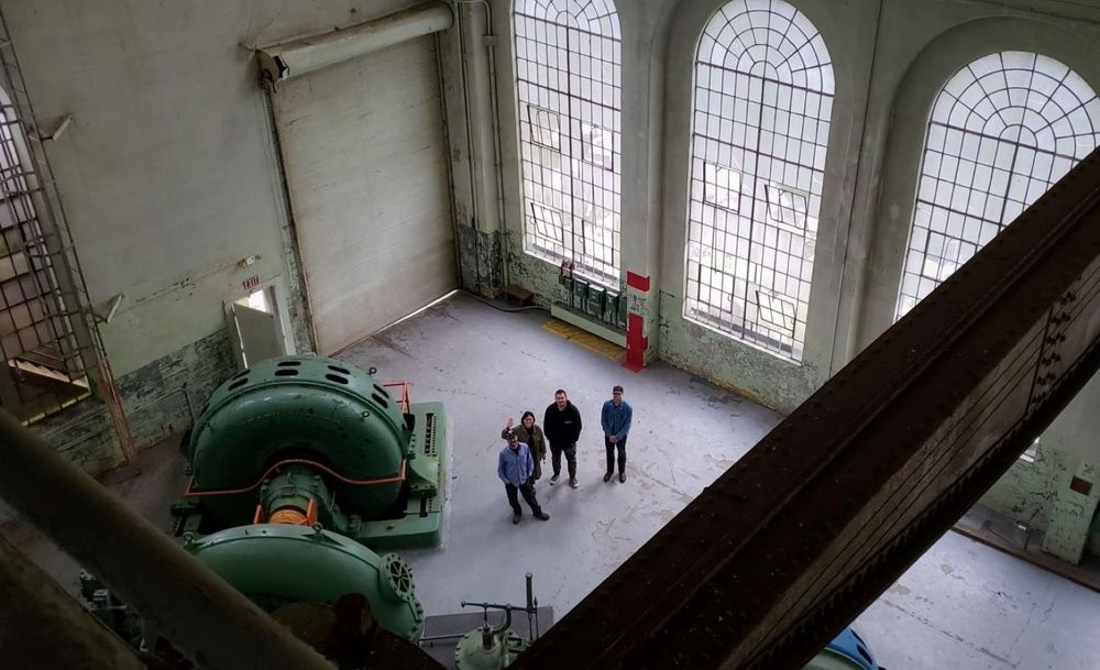 visitors touring Bull Run powerhouse 
