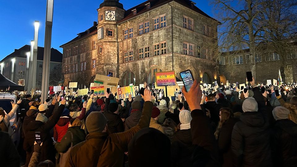 Demonstrationen gegen Rechtsextremismus in Nordhausen und Altenburg | MDR.DE