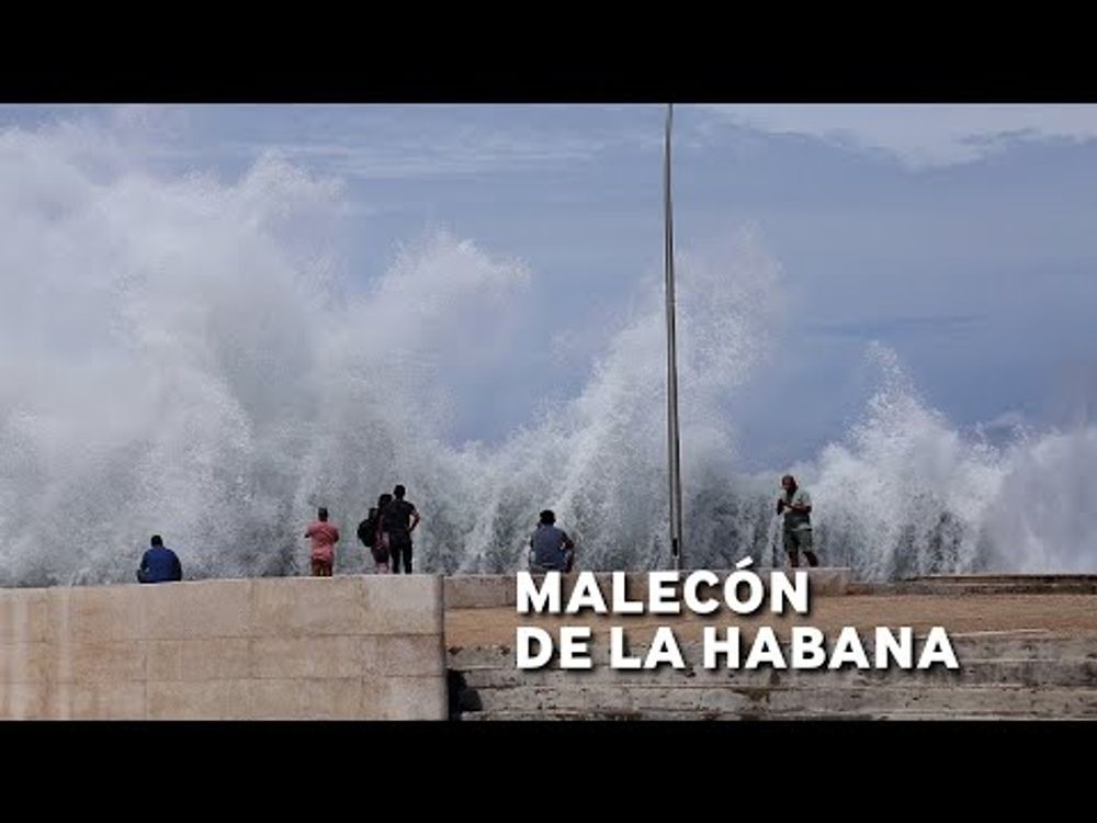 El MALECÓN de La Habana enfrenta la fuerza del MAR